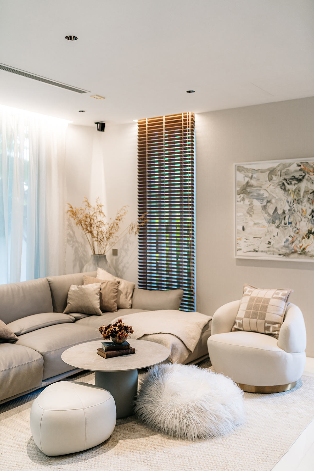 Detail of the custom Antolini marble dining table