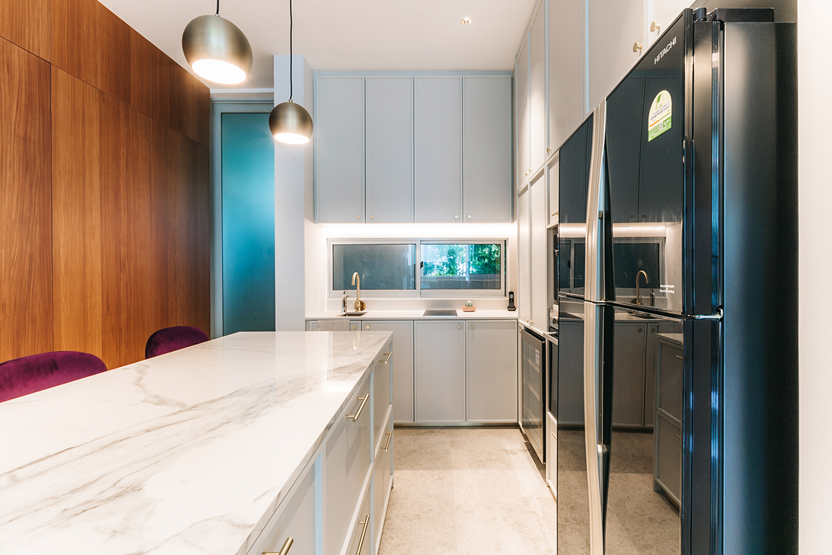 Standalone kitchen island joined directly to the dining table