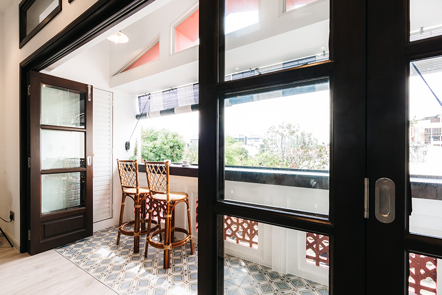 Kitchen island that doubles as a dining table at the centre of the first storey